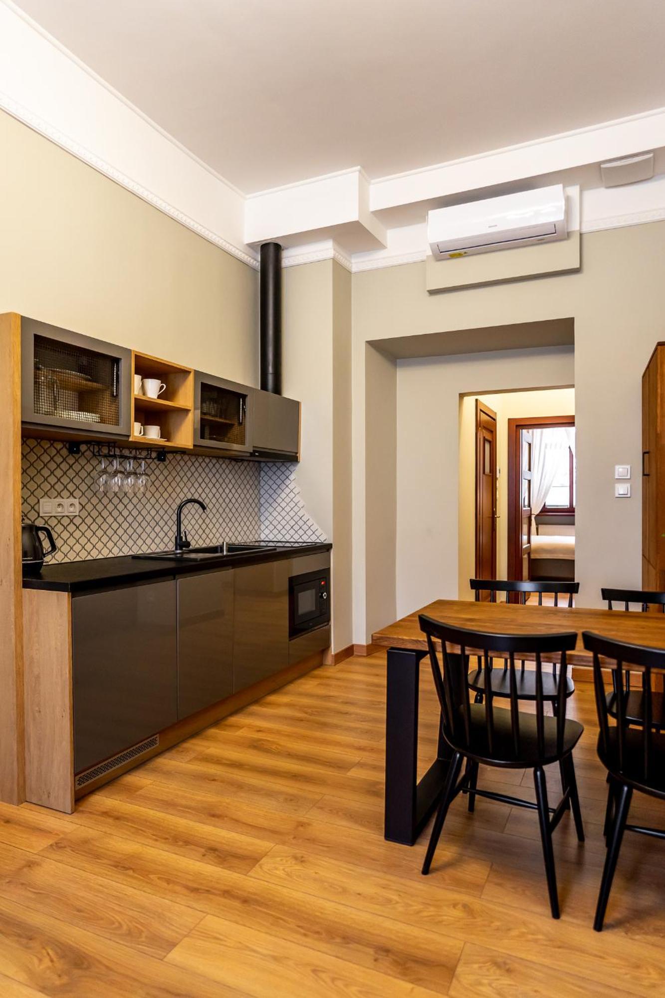 Old Town Ac Apartments Main Raiway Station คราคูฟ ภายนอก รูปภาพ