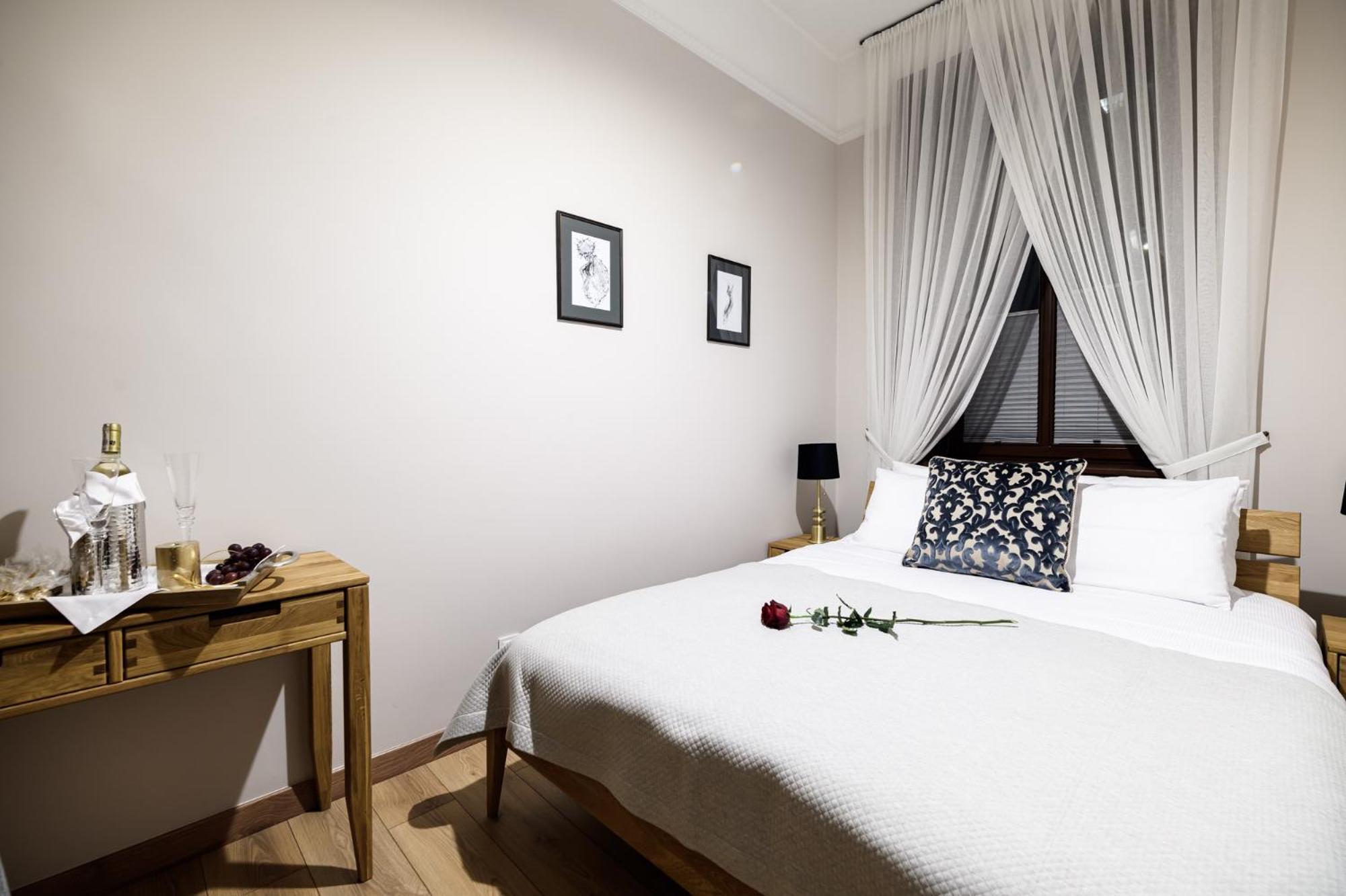 Old Town Ac Apartments Main Raiway Station คราคูฟ ภายนอก รูปภาพ