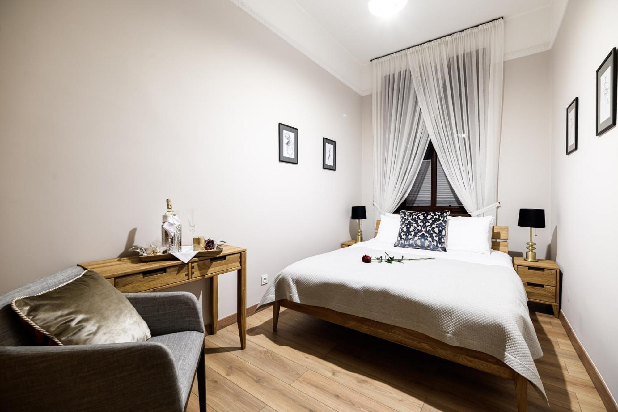 Old Town Ac Apartments Main Raiway Station คราคูฟ ภายนอก รูปภาพ